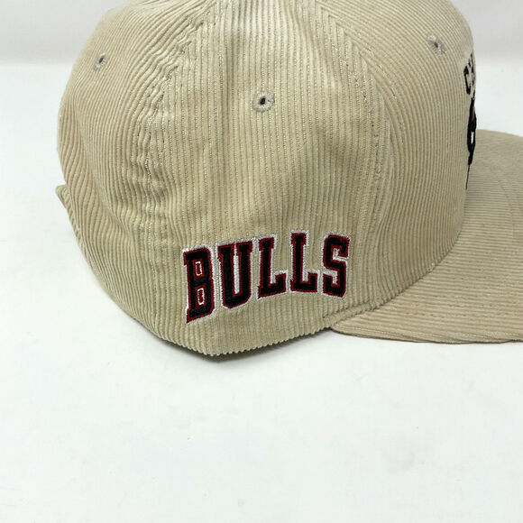 Mitchell & Ness Chicago Bulls Corduroy Snapback Off White Hat Cap NWT RED Brim - Picture 3 of 6